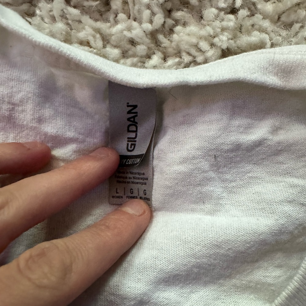 Gildan women’s flowy soft comfy White V neck t-shirt - Picture 2 of 4